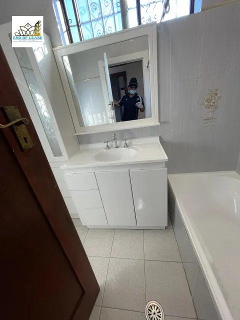 end of lease cleaning Sydney - bathroom