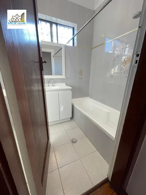 end of lease cleaning mascot - bathroom