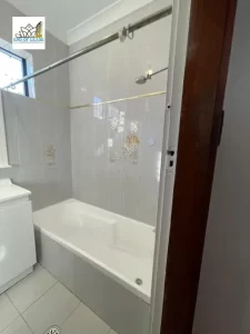end of lease cleaning mascot - bathtub
