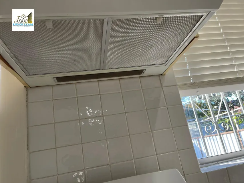 end of lease cleaning mascot - rangehood filter